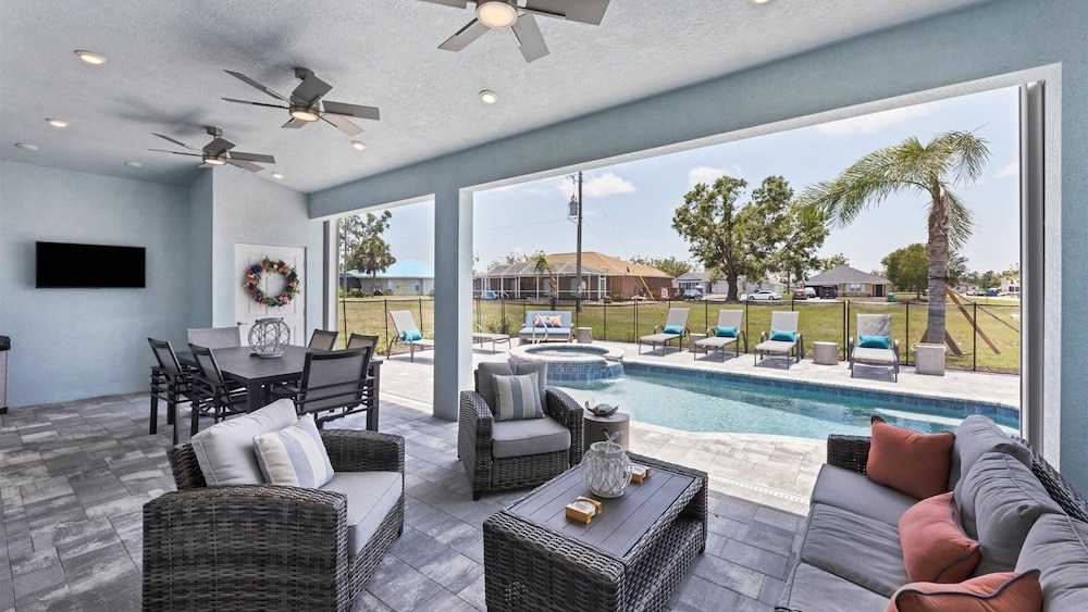 25453 Avillas Court in Punta Gorda, United States