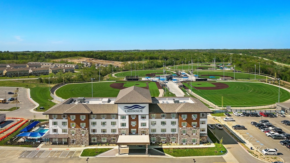Holiday Inn Exp Parkville - photo 90