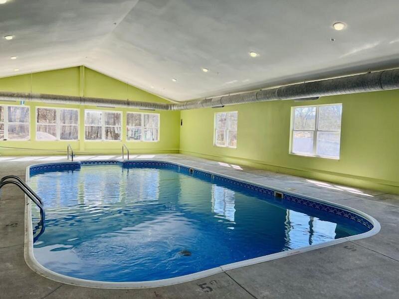 Celebrity Inn - photo 13