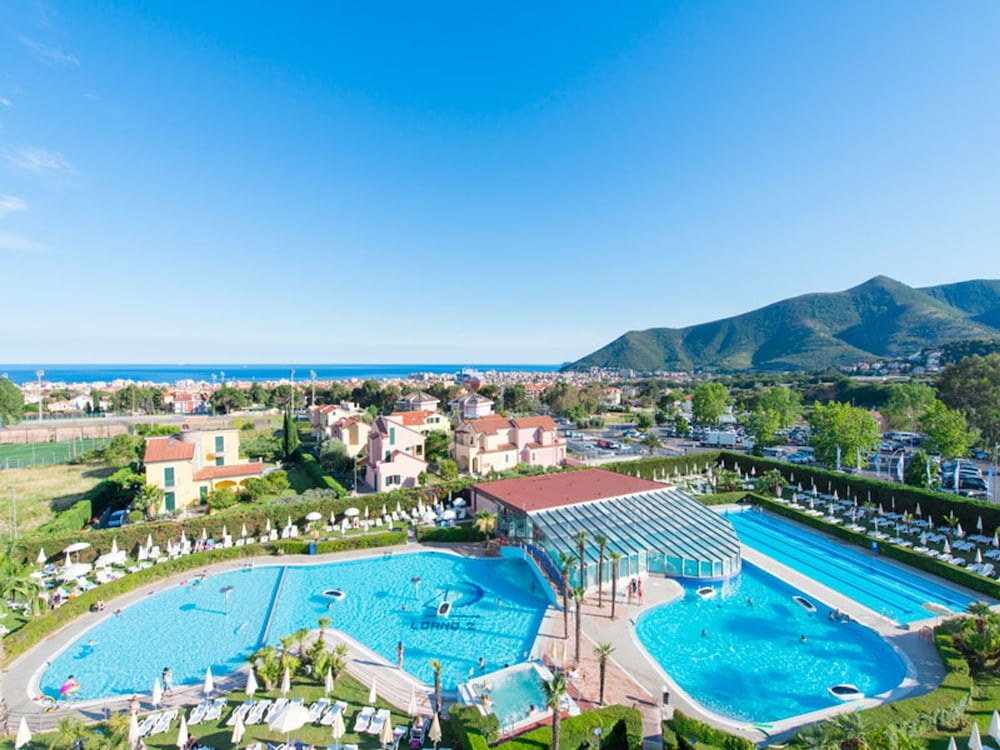 Residence Loano 2 Village Two room Apartment 4 Pax Balcony — 4-Star Luxury Hotel in Loano, Italy