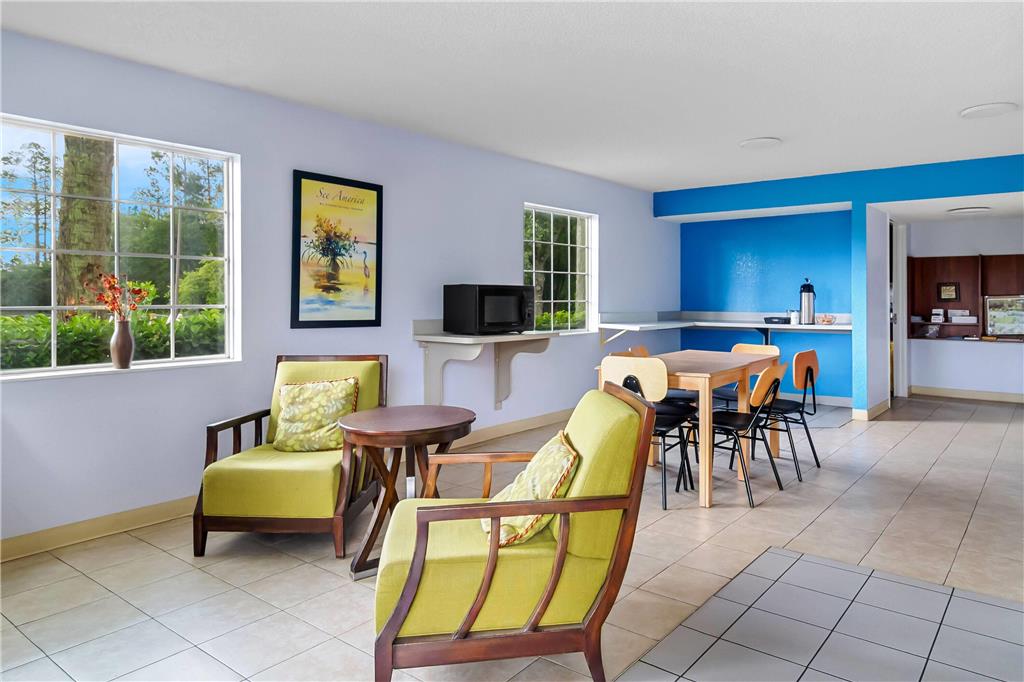 Travelodge Suites by Wyndham MacClenny - photo 11