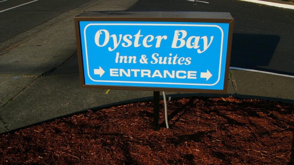 Oyster Bay Inn & Suites - photo 18