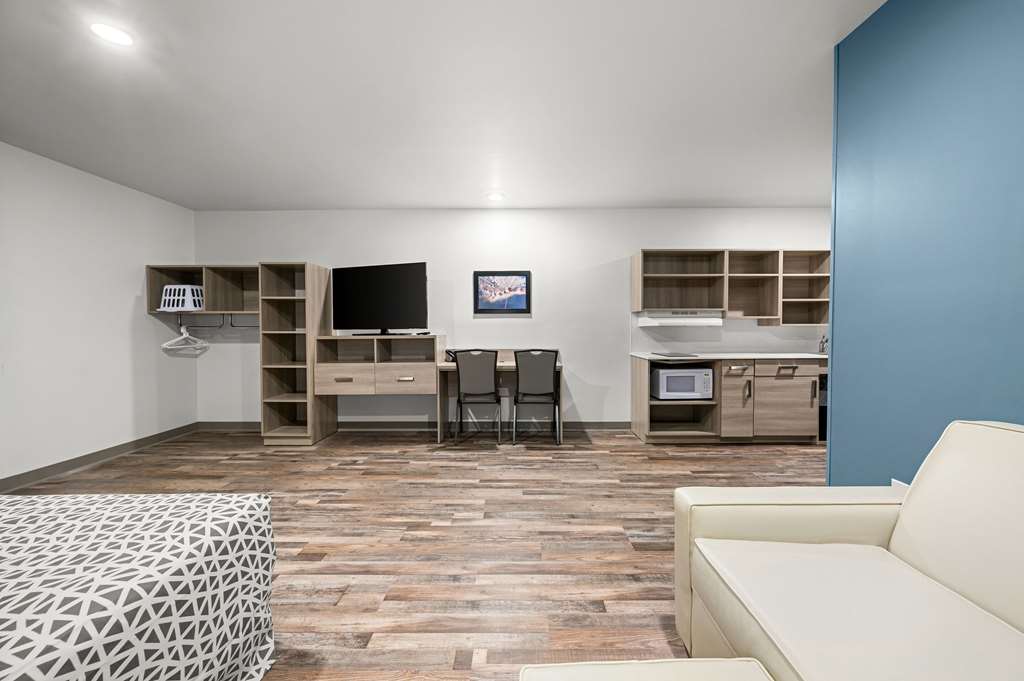 WoodSpring Suites Dearborn Detroit - photo 26