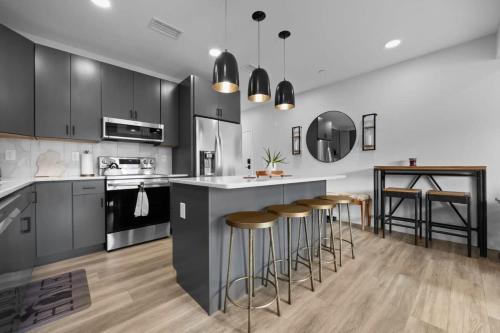 Slabtown 203 Luxury Condo Great Location — 4-Star Luxury Hotel in Traverse City, United States