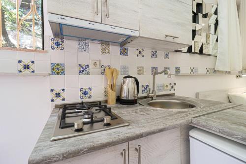 Modern 1br Apt Near Rustaveli by Wehost