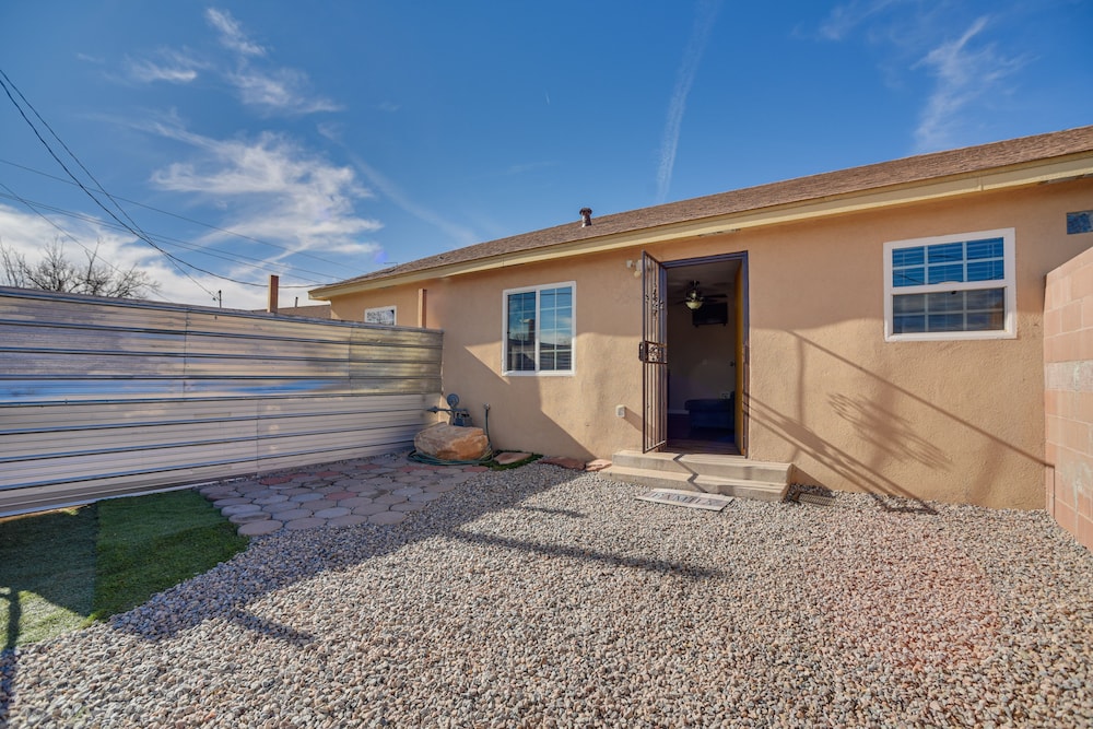 Sunlit Albuquerque Retreat: 3 Mi to Old Town