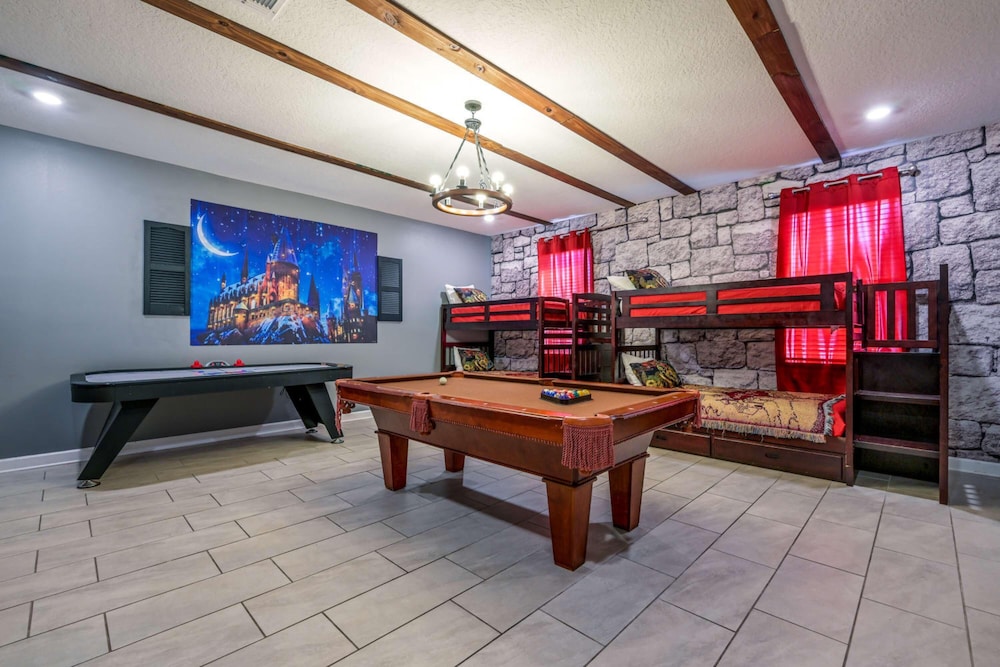 Family Paradise Space Themed Perfect Location - photo 25