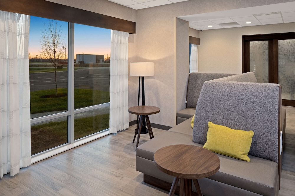 Hampton Inn Circleville - photo 5