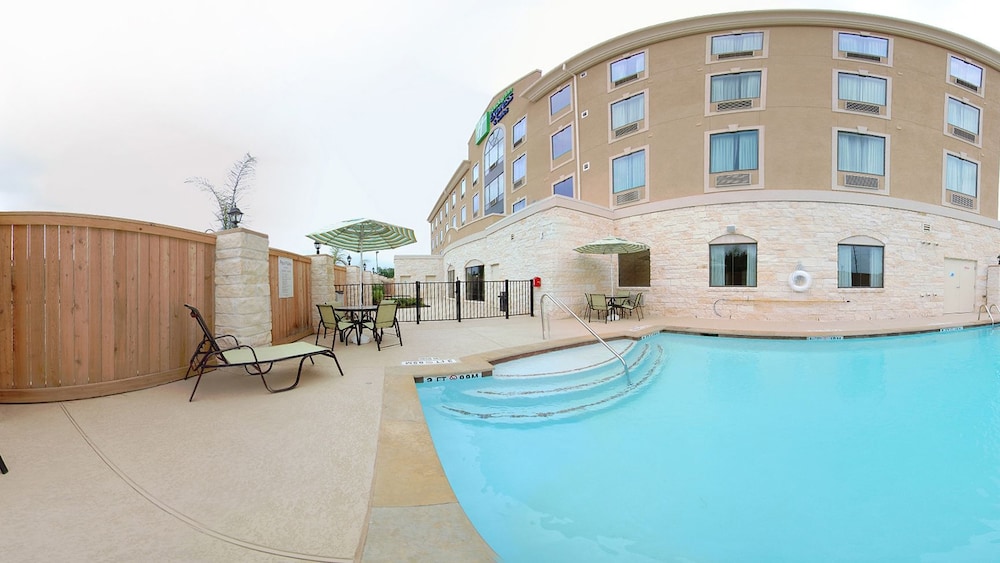 Holiday Inn Express & Suites Houston South near Pearland by IHG - photo 22