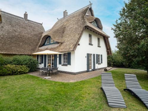 Villa An Der Düne — 4-Star Luxury Hotel in Neuhaus, Germany