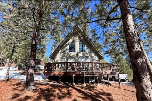 Cozy Chalet — 4-Star Luxury Hotel in Arnold, United States