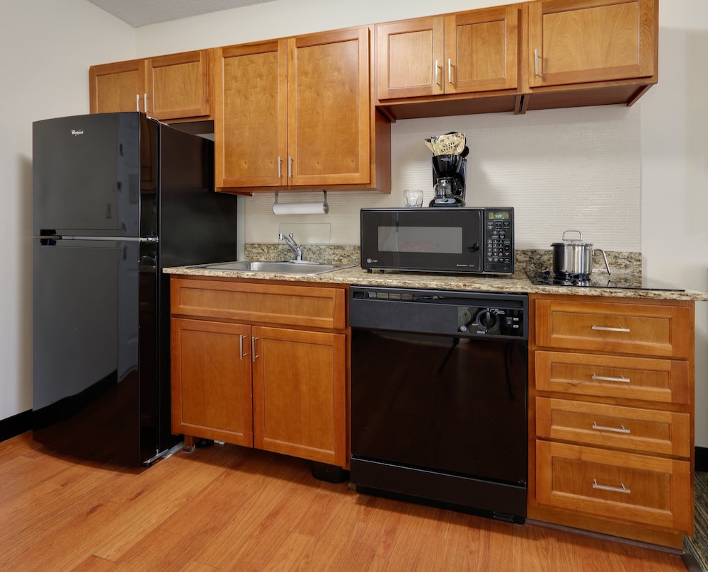 Candlewood Suites Salina by IHG - photo 10
