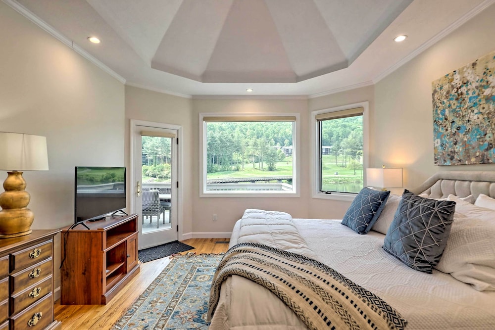 Chic Sky Valley Resort Home on Golf Course - photo 4