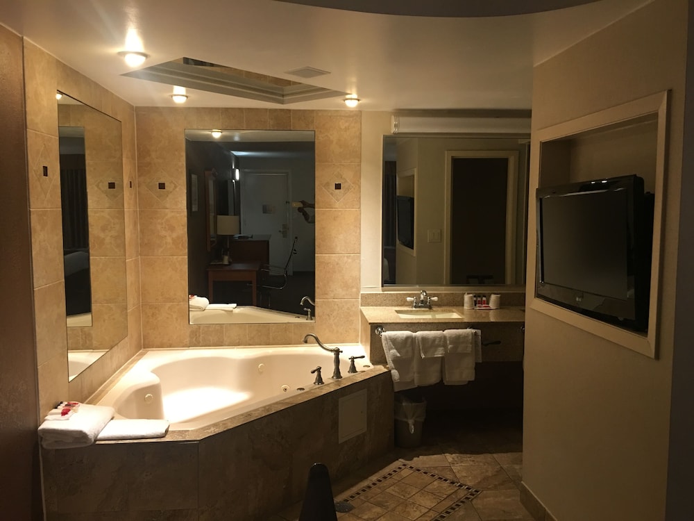 Ramada by Wyndham Rockville Centre - photo 30