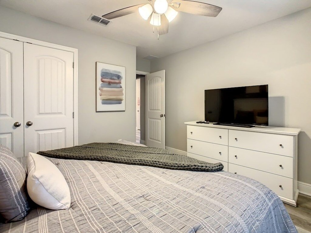 Fun Games & Relaxation At Solterra Resort 6 Bedroom Home by Redawning - photo 5