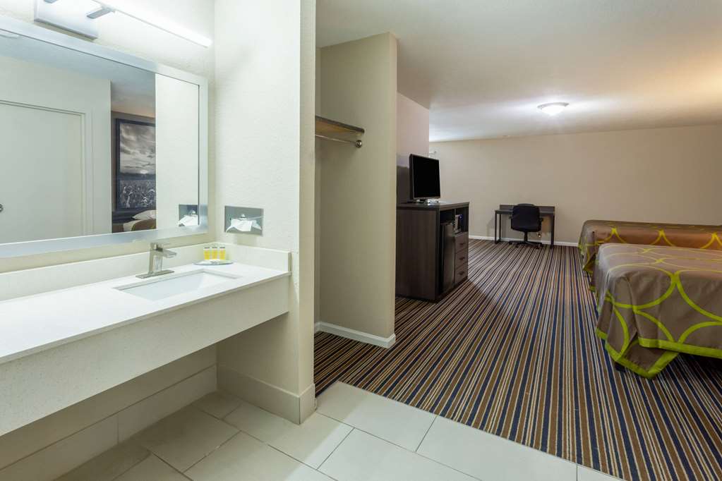 Super 8 by Wyndham Missouri Valley - photo 29