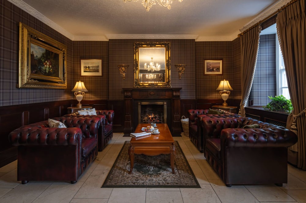 Dooly’s Hotel