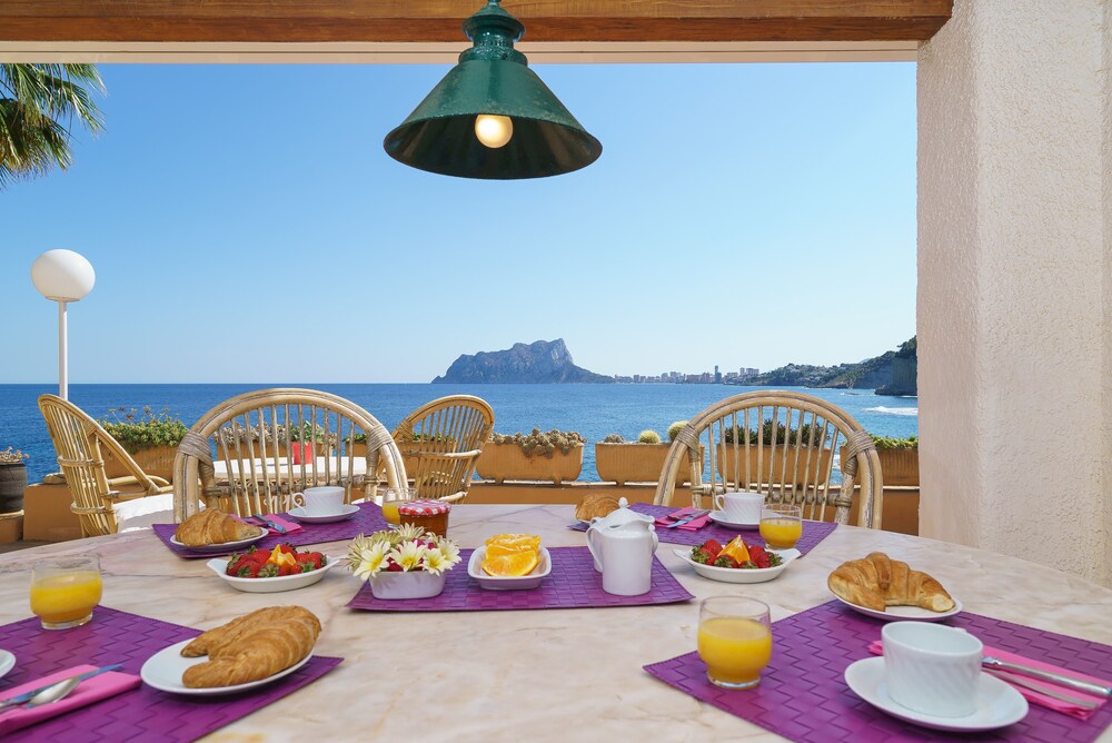 Villa Solhabitat Papavents — 4-Star Luxury Hotel in Benissa, Spain