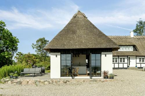 Enjoy Nature In A Thatched Annex From 1860 - carbon neutral hotel in Unknown City