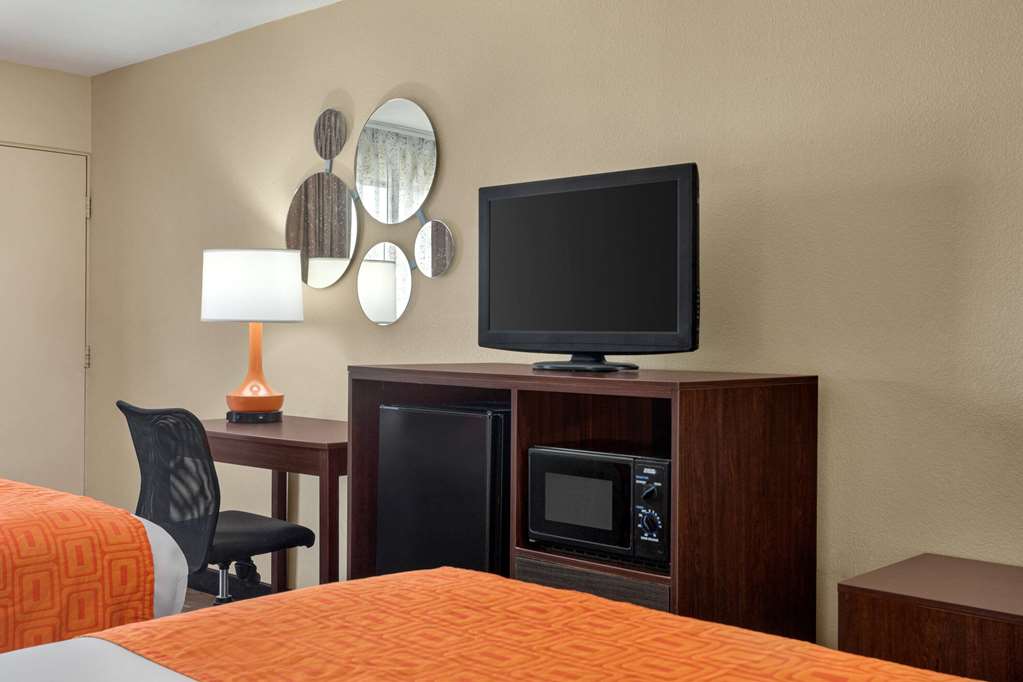 Howard Johnson by Wyndham Pigeon Forge - photo 22