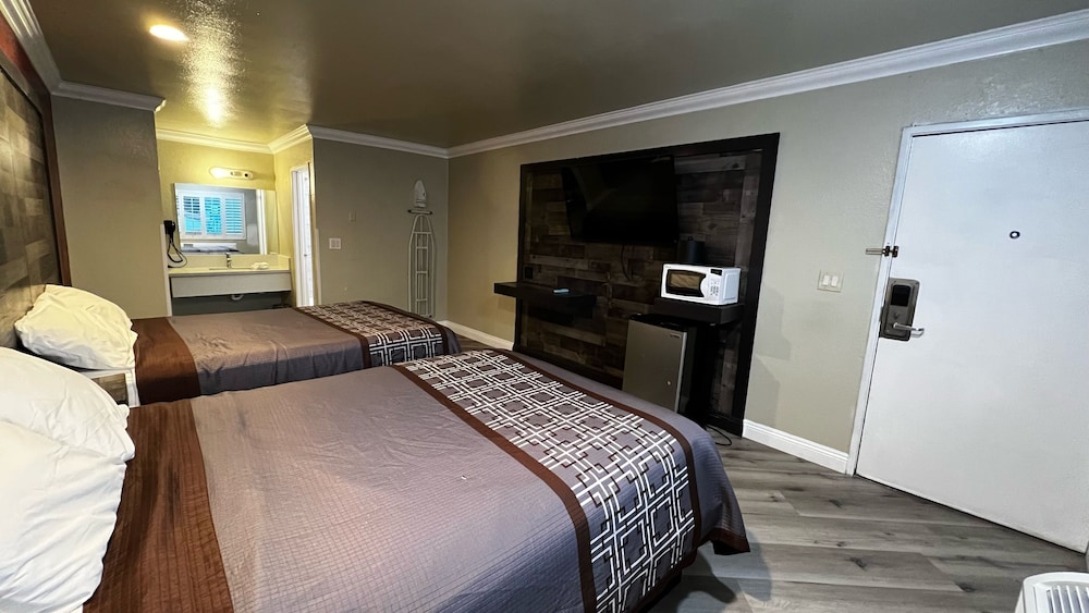 New American Inn and Suites - photo 5