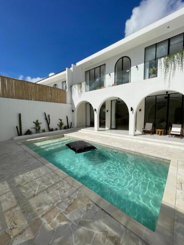 Chic Mediteranean 2 BR Villa w private pool Canggu — 4-Star Luxury Hotel in Canggu, Indonesia