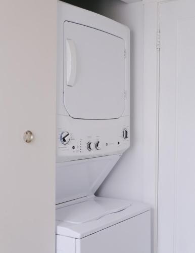 Fitness Pad Stylish 2BR with Gym in Chicago in Chicago, United States