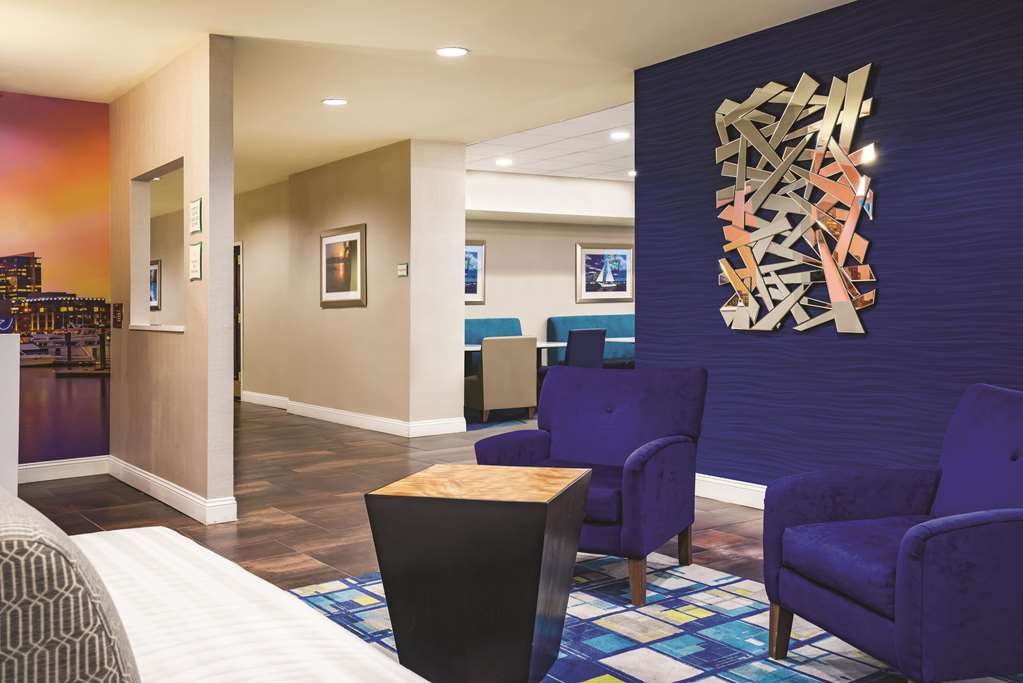 La Quinta Inn & Suites by Wyndham Baltimore S. Glen Burnie - photo 4