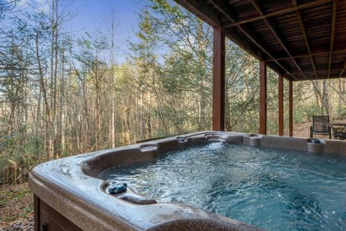 Peaceful Living Minutes from Blue Ridge hot tub pool table in Blue Ridge, United States