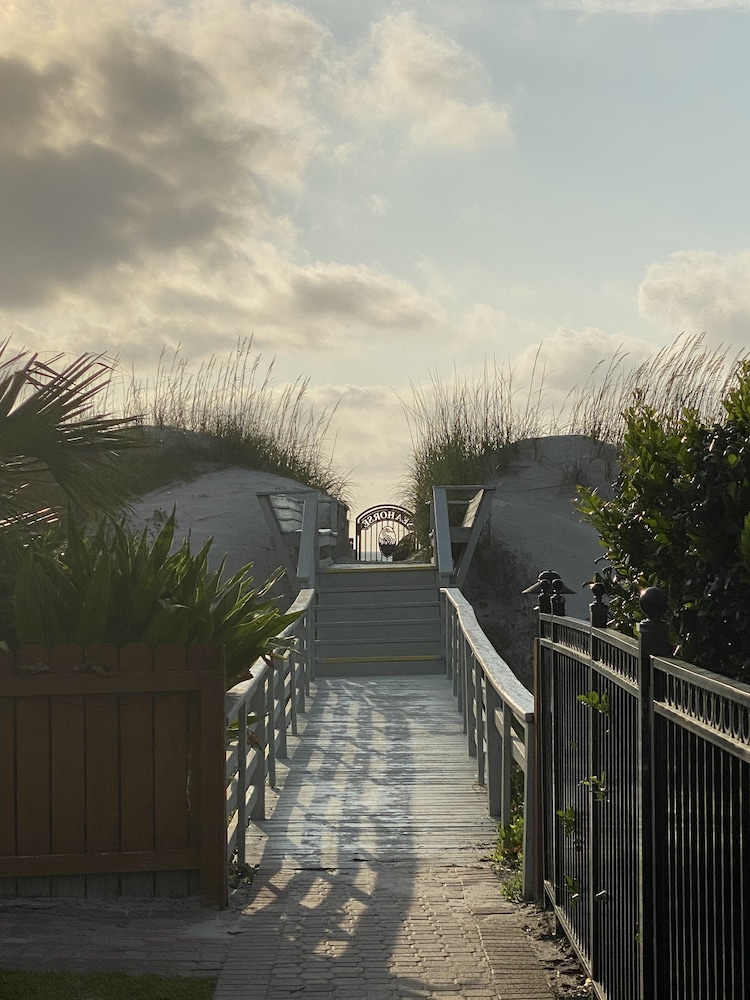 Seahorse Oceanfront Inn - photo 116