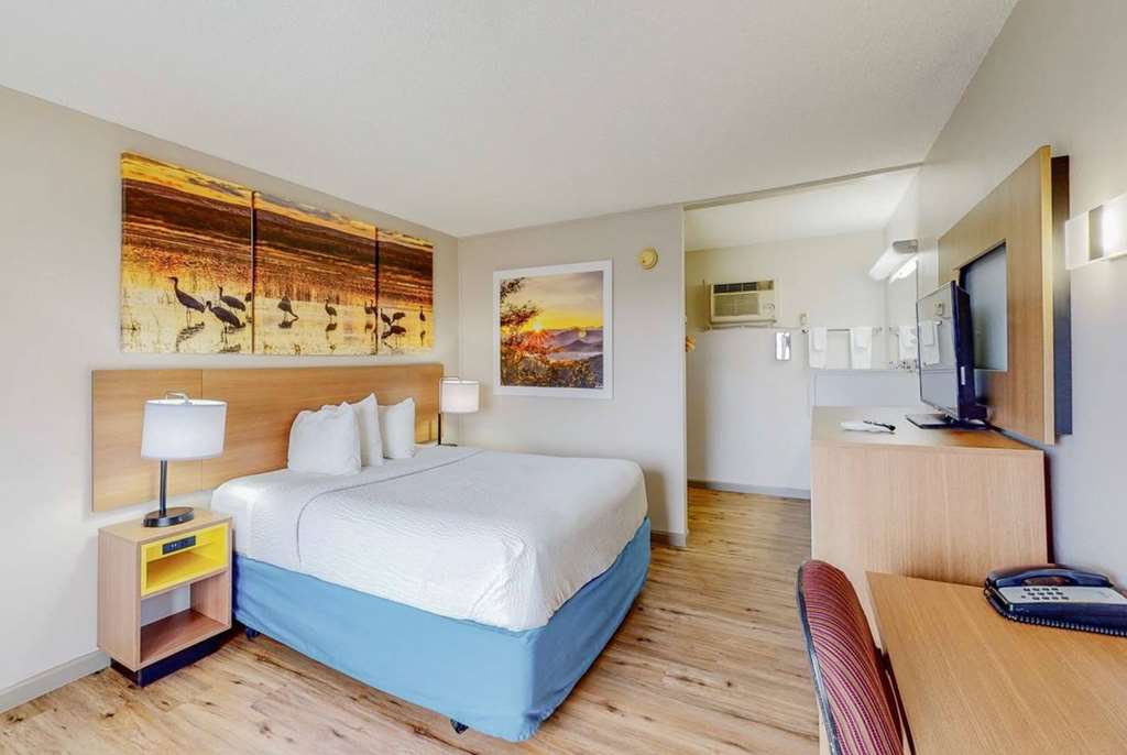 Days Inn by Wyndham Socorro - photo 16