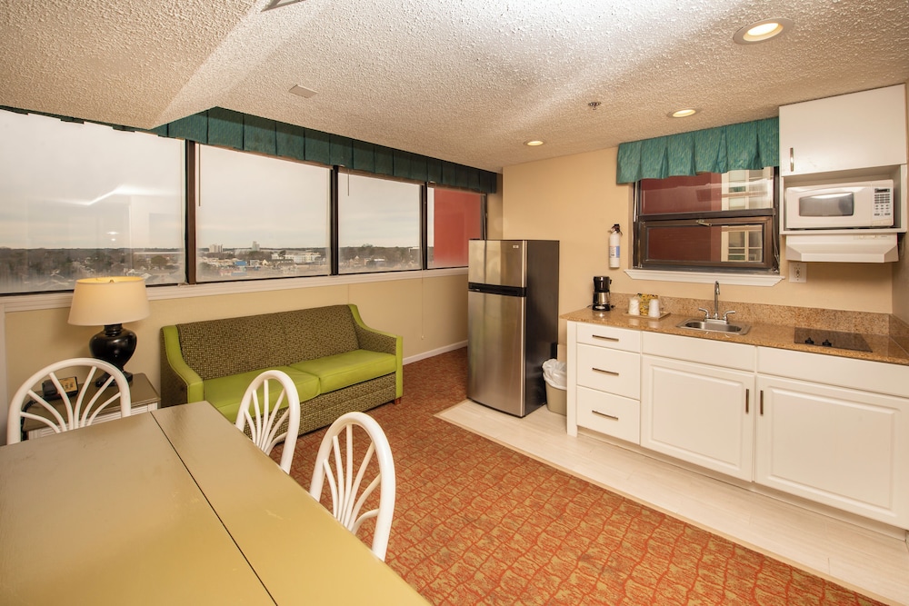 The Breakers Resort Inn - photo 17