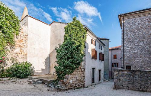 Awesome Home In Bale With Wifi — 5-Star Luxury Hotel in Bale, Croatia