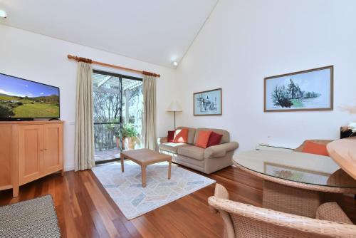 Private 1bdr Villa Champagne located within Cypress Lakes Resort in Pokolbin, Australia