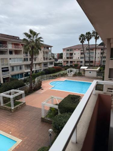 Dernier Etage Avec Garage Piscines Et Tennis