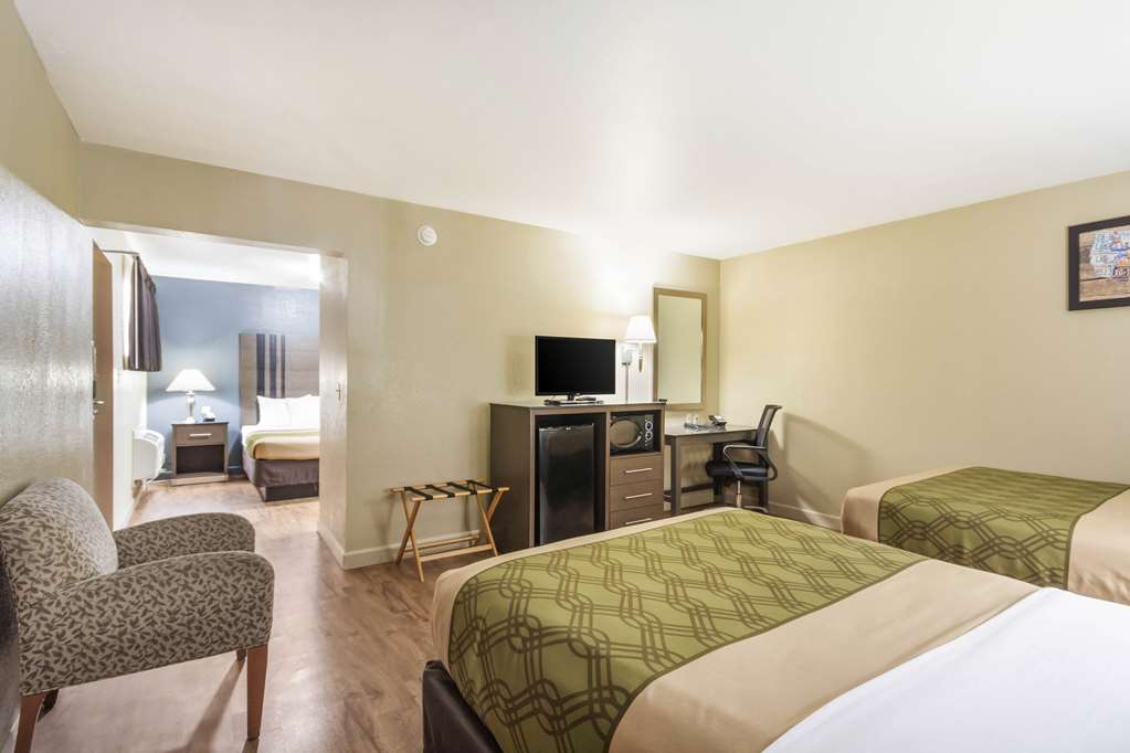 Econo Lodge Inn & Suites I 35 at Shawnee Mission - photo 40