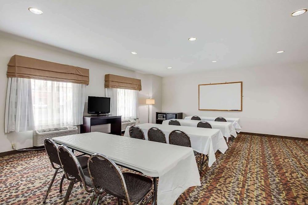 Baymont by Wyndham Milan - photo 33