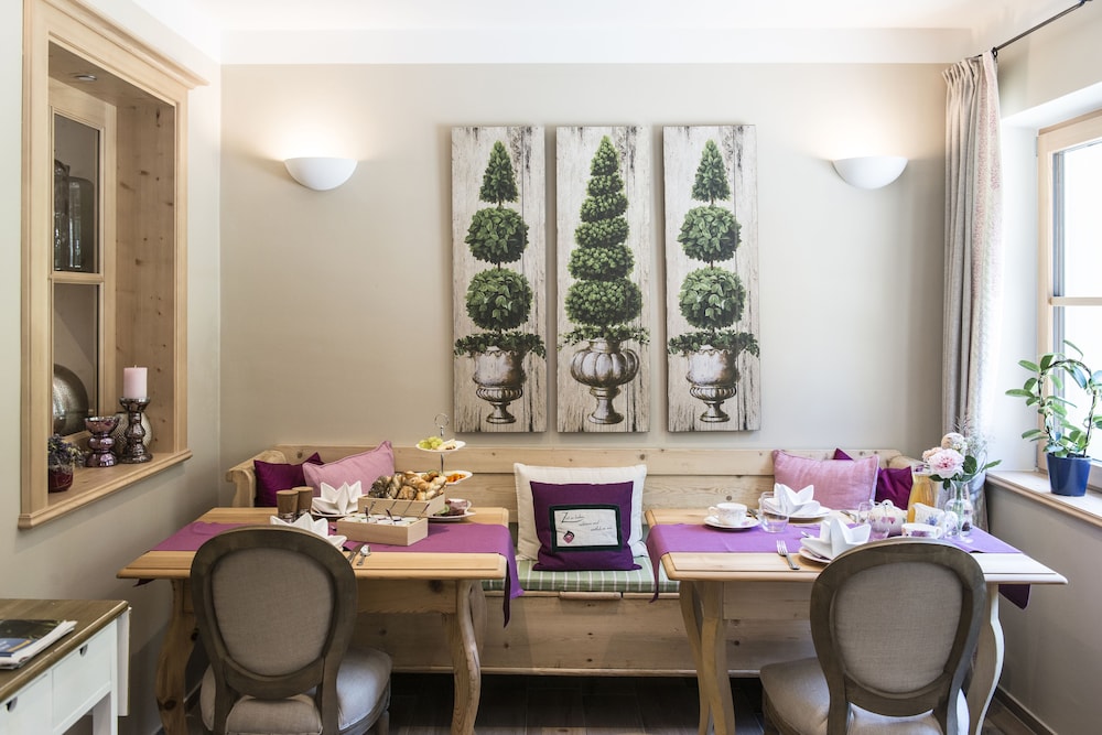 Waldruhe Bett Frühstück & ein Lächeln — 4-Star Luxury Hotel in Bad Aussee, Austria