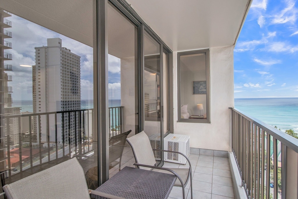 High Rise Ocean View Waikiki Condo FREE Parking & Wi Fi by Koko Resort Vacation Rentals - photo 20