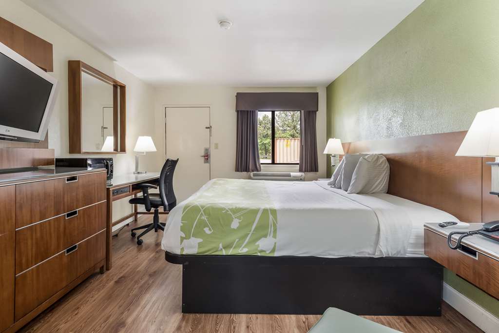 Econo Lodge Atlanta Airport East - photo 10