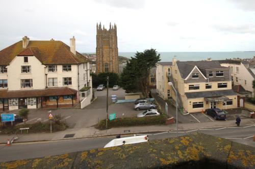 Surfside Stop - carbon neutral hotel in Newquay