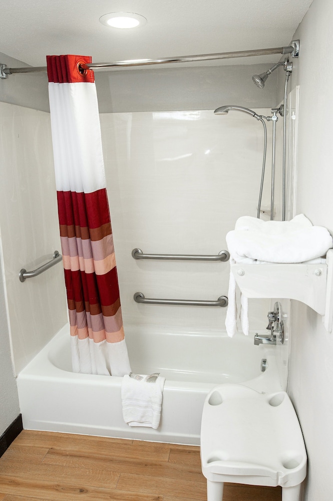 Red Roof Inn Rochester Henrietta - photo 28