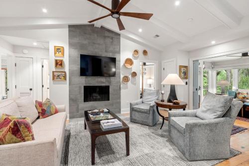 1067 Sparrow Pond Cottage by Akers Ellis Rentals — 4-Star Luxury Hotel in Kiawah Island, United States