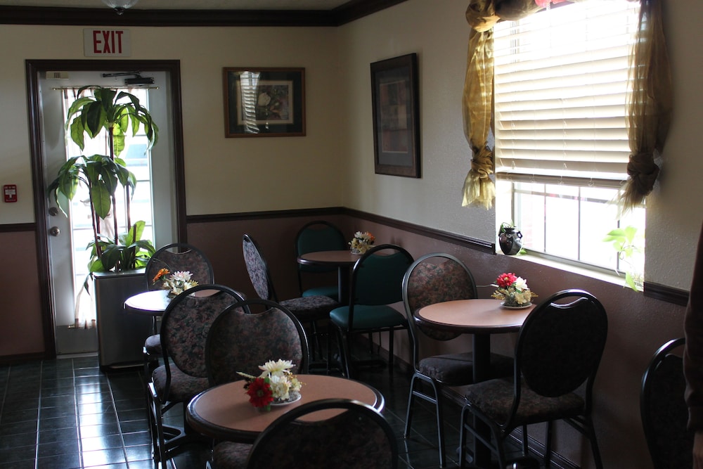 The Regency Inn - photo 26