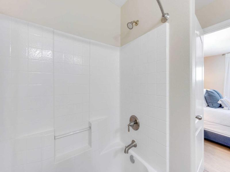 Salty Peach by Avantstay Private Pool New Decor - photo 10