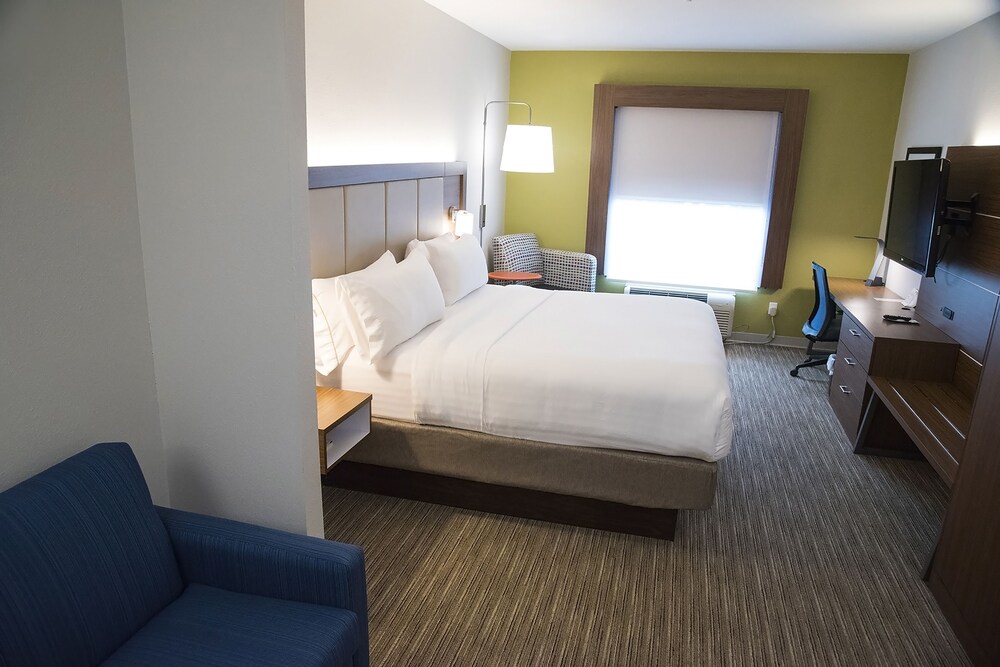 Holiday Inn Express & Suites Alexandria by IHG - photo 9