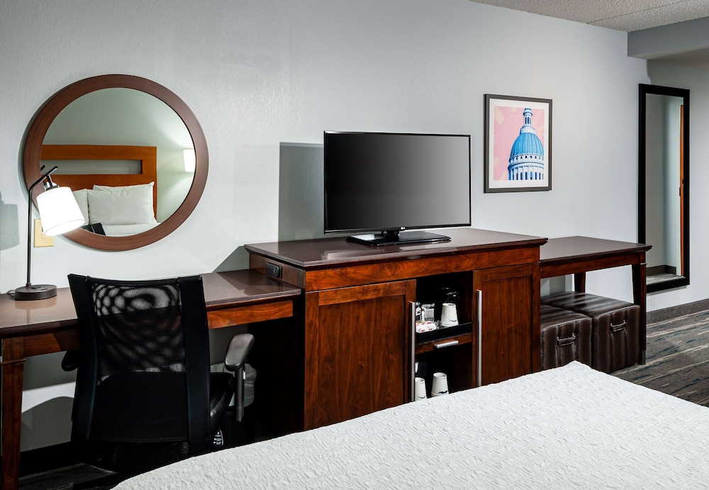 Hampton Inn & Suites St. Louis at Forest Park - photo 10