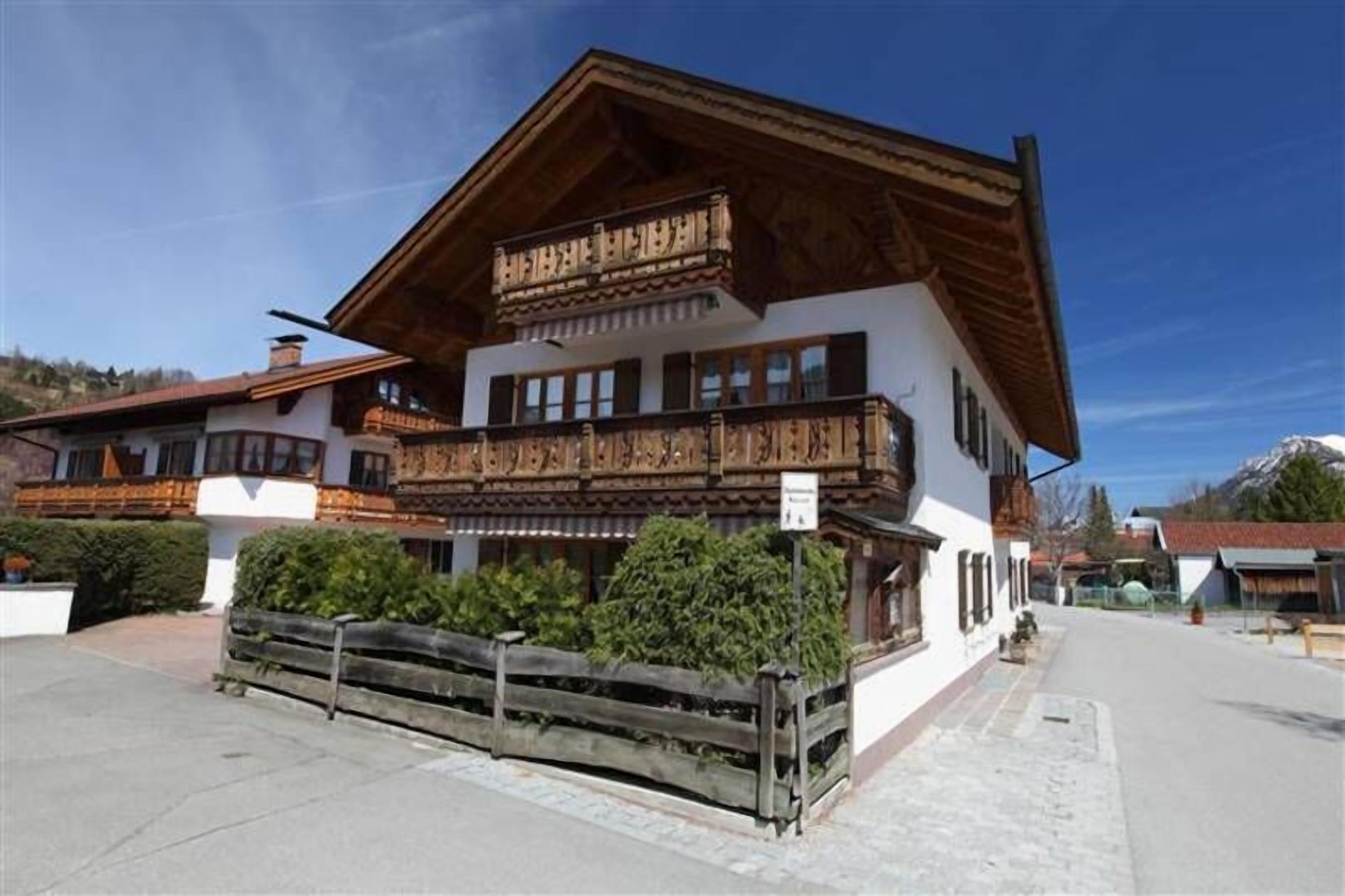 Ferienhäuser Werdenfels — 4-Star Luxury Hotel in Mittenwald, Germany