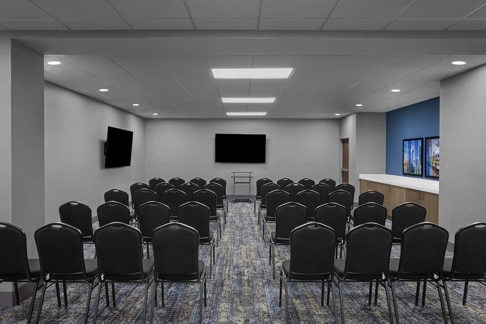 Hampton Inn Cleveland Downtown - photo 28