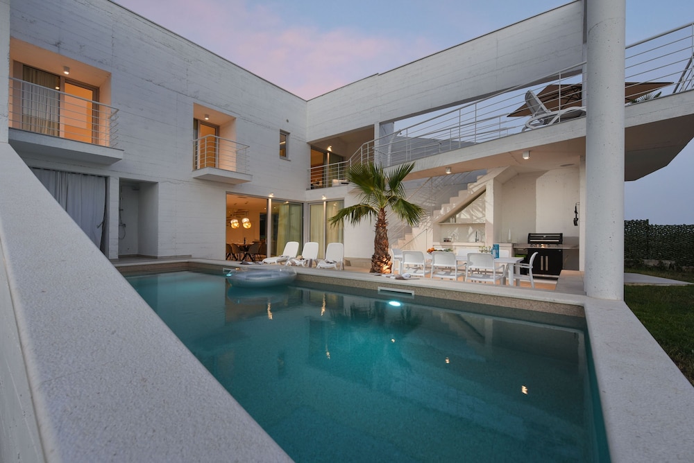 Villa Dante ZadarVillas — 4-Star Luxury Hotel in Sukosan, Croatia